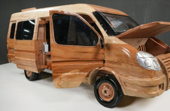 В Узбекистане создали полностью деревянную модель «Газели» (видео)